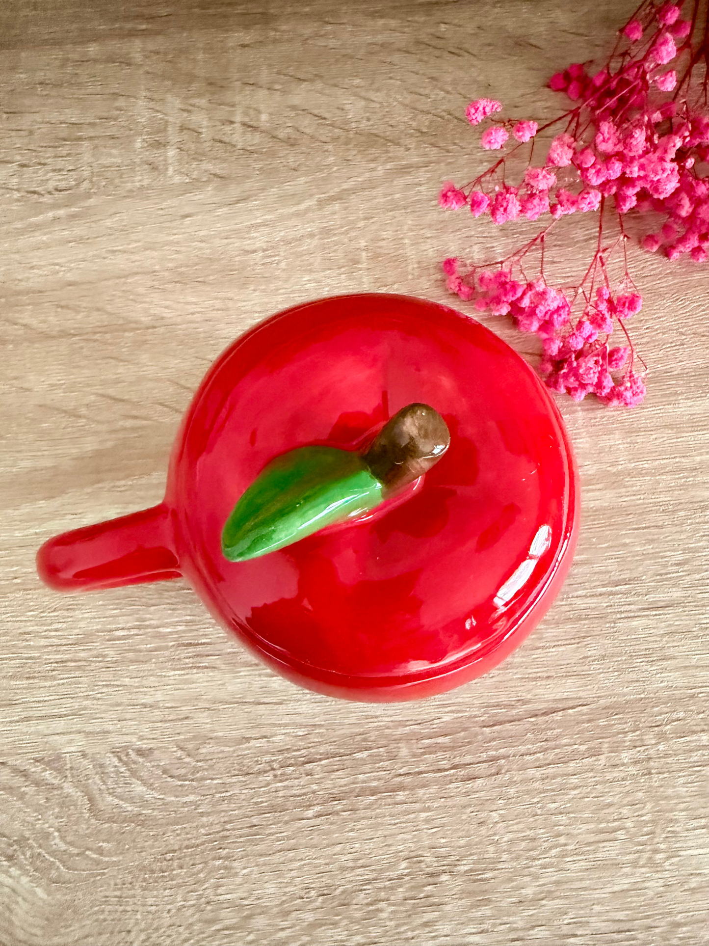 Shiny Red Apple Mug w/ Lid